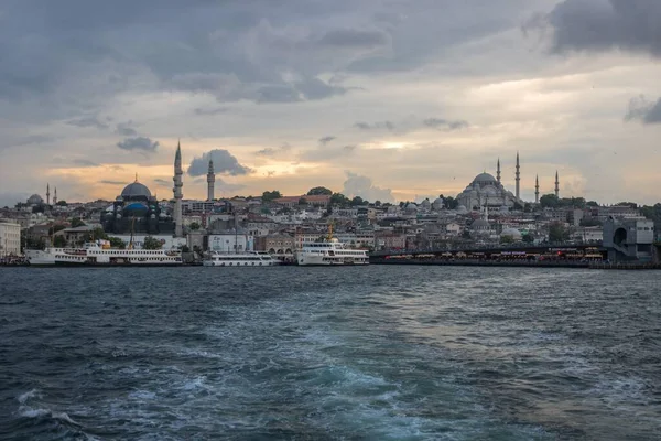 Uma Bela Foto Cidade Istambul Capital Turquia Sobre Rio — Fotografia de Stock