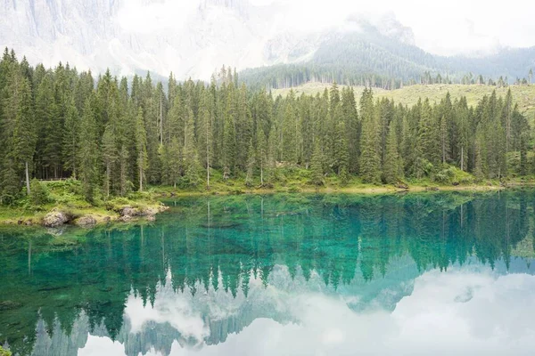 Schöne Aussicht Auf Einen See Mit Dolomiten Hintergrund Italien — Stockfoto
