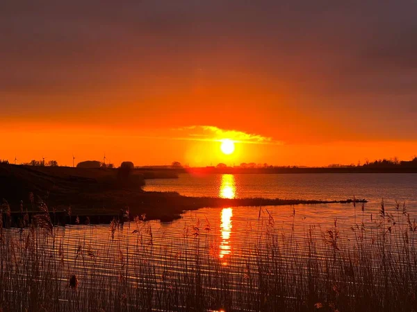 Ein Malerischer Sonnenuntergang Über Einem See Nordholland — Stockfoto