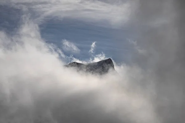 Dramatická Atmosféra Bílých Mraků Nad Pohořím Gantrisch Švýcarských Alpách — Stock fotografie