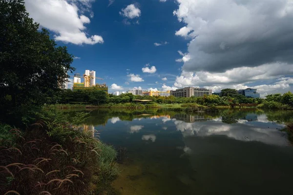 Sky Clouds Reflection Lake Surrounded Trees Buildings Background — Stock Photo, Image