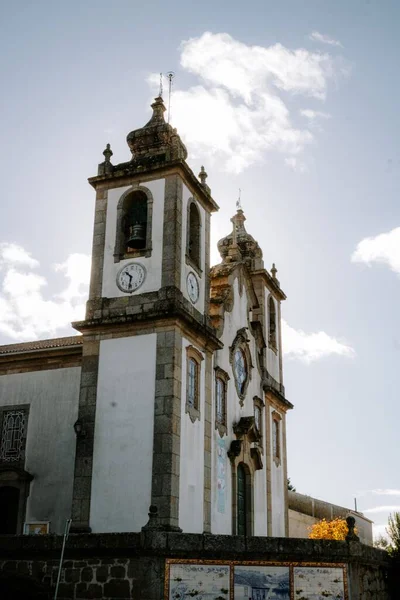 Pionowy Piękny Budynek Kościoła Santa Comba Dao Portugalia Zdobyta Tle — Zdjęcie stockowe