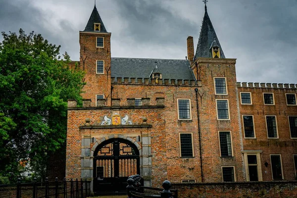Een Schilderachtige Opname Van Een Oud Gebouw Aan Stad Haamstede — Stockfoto