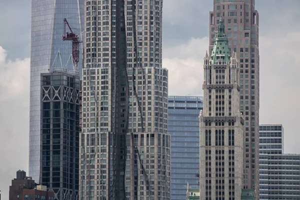 Gyönyörű Felvétel Felhőkarcolók Alatt Felhők New York Egyesült Államok — Stock Fotó