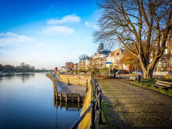 Eine Schöne Stadt Fluss Den Niederlanden Einem Sonnigen Tag — Stockfoto