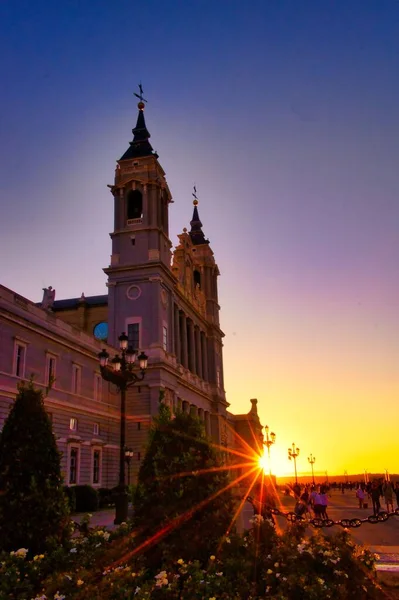 Una Puesta Sol Pintoresca Sobre Catedral Almudena — Foto de Stock