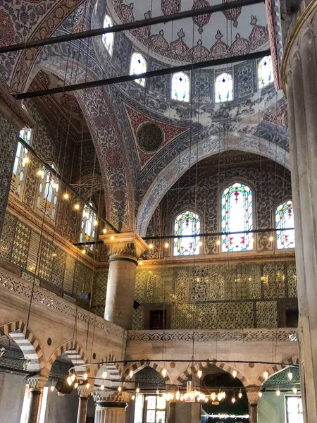 Plano Vertical Una Mezquita Azul Estambul Turquía —  Fotos de Stock
