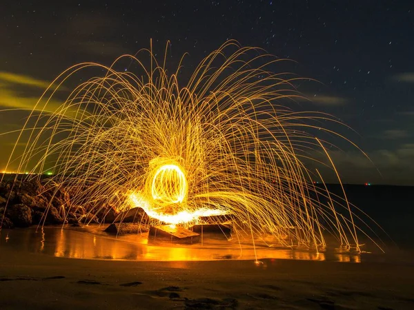 Movimento Lento Luz Noite Imitação Uma Erupção Praia — Fotografia de Stock