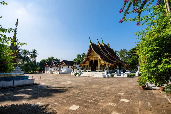 Scenic View Beautiful Architecture Wat Xiengthong Temple Located Luang Phrabang — Stock Photo, Image