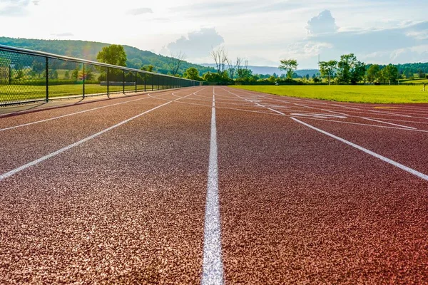 Laag Perspectief Beeld Nieuwe Running Track Kijken Het Spoor — Stockfoto