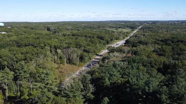 Αεροφωτογραφία Δρόμου Μέσα Από Πυκνό Δάσος Στο Smithfield Rhode Island — Φωτογραφία Αρχείου