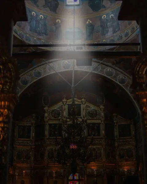 Een Verticaal Shot Van Het Prachtige Interieur Van Een Kerk — Stockfoto