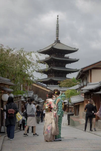 京都市中心部の通りの垂直ショット — ストック写真
