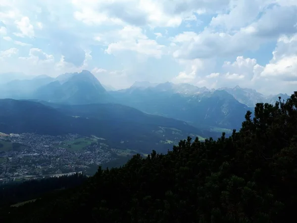 Widok Seefeld Wsi Gór Wokół Bergbahnen Rosshutte Pochmurny Dzień Austria — Zdjęcie stockowe