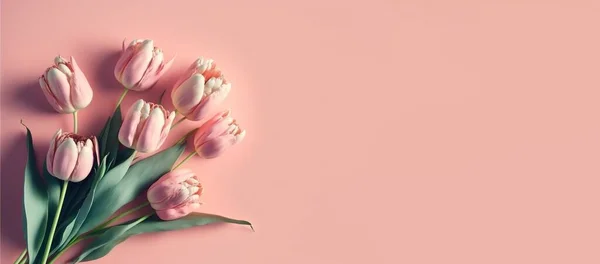 Ein Strauß Weißer Tulpen Auf Dem Rosa Hintergrund — Stockfoto