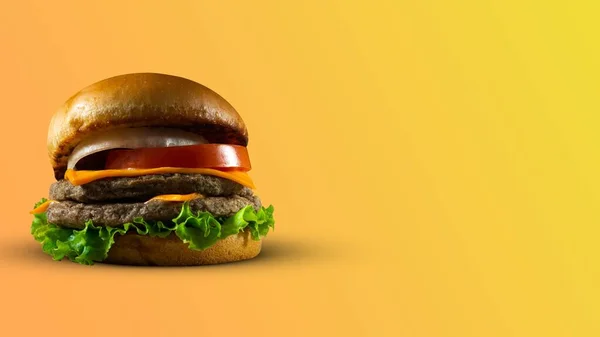 Fotokopi Alanı Olan Turuncu Arka Planda Lezzetli Bir Hamburger — Stok fotoğraf