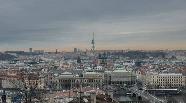 Prachtig Uitzicht Het Stadsgezicht Van Praag Tsjechië Een Bewolkte Dag — Stockfoto