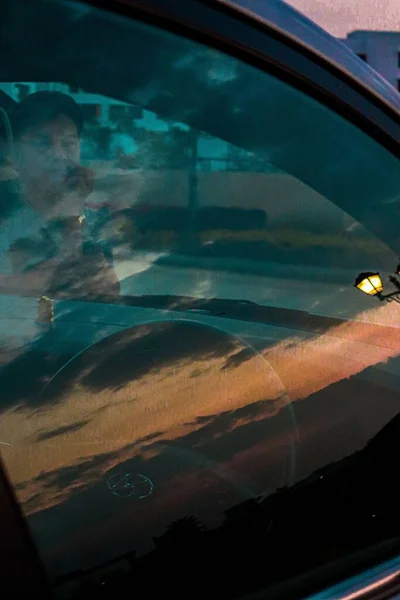 Прекрасний Захід Сонця Відображений Вікні Автомобіля — стокове фото