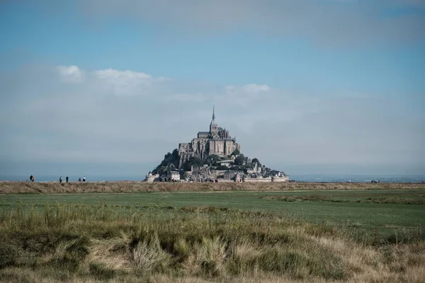 Mont Saint Michel Mot Molnig Himmel Normandie Frankrike — Stockfoto
