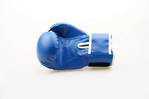 Solo Guante Boxeo Azul Aislado Sobre Fondo Blanco —  Fotos de Stock