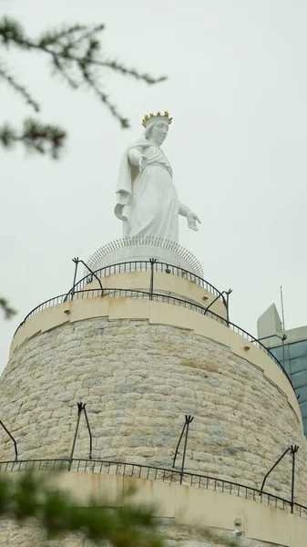 Niski Kąt Pionowy Strzał Sanktuarium Matki Bożej Libańskiej — Zdjęcie stockowe