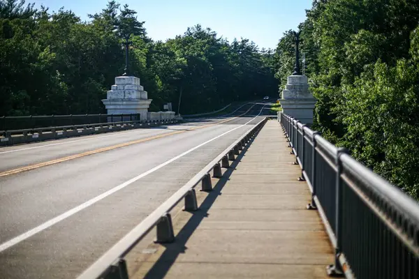 Der Fußweg Auf Der Französischen King Bridge Massachusetts Über Den — Stockfoto