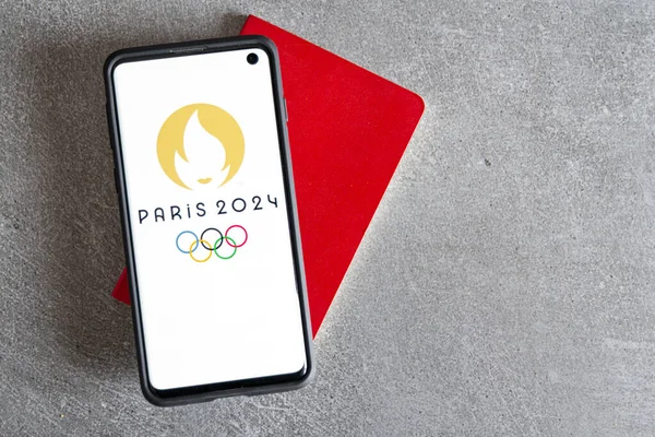 Egy Lapos Laikus Telefon Párizs 2024 Olimpia Logó Egy Piros — Stock Fotó