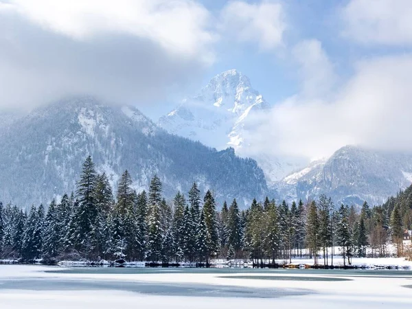 Lago Schiederweiher Congelado Pico Spitzmauer Hinsterstoder Austria —  Fotos de Stock