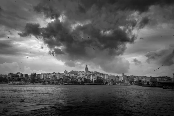 Breathtaking View Cityscape Istanbul Turkey Bosphorus Stormy Sky Background Grayscale — Stock Photo, Image