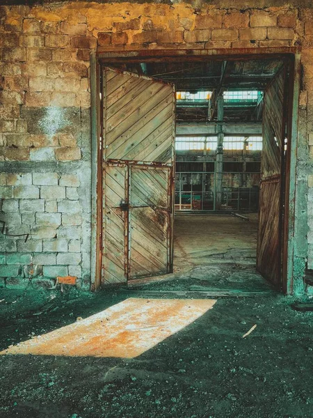 Uma Velha Porta Velho Edifício — Fotografia de Stock
