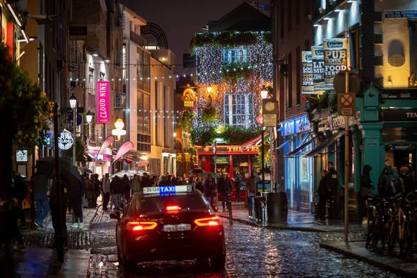 Die Geschäftige Temple Bar Street Einem Späten Regnerischen Abend Dublin — Stockfoto
