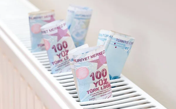 Die Türkischen Lira Banknoten Einem Zentralheizkörper Verdeutlichen Das Konzept Steigender — Stockfoto