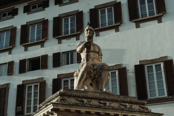 ジョバンニ デッレ バンデ ネレの大理石像 イタリア トスカーナ州フィレンツェ — ストック写真