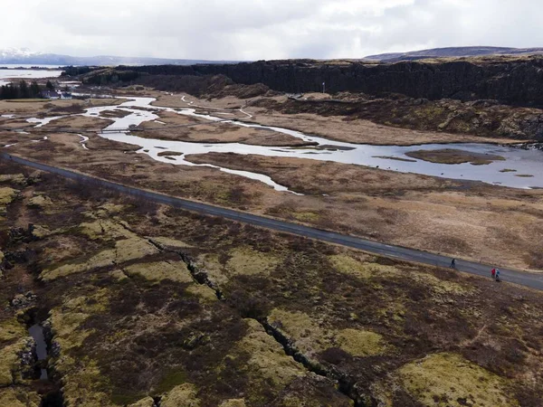 アイスランドのシンベラーで自然の美しさを撮影した空中ドローン — ストック写真