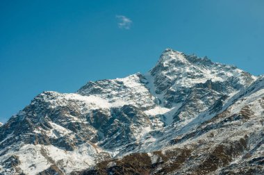Ama Dablam Dağı 'nın panoramik manzarası Everest ana kampı, Khumbu vadisi, Sagarmatha ulusal parkı, Everest bölgesi yolunda güzel bir gökyüzü.