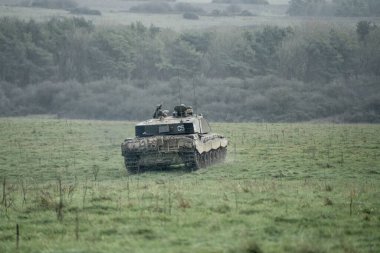 Wiltshire İngiltere 'de askeri tatbikatta ana savaş tankı.