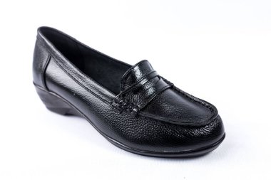 beyaz zemin üzerinde ayakkabı