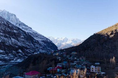 Ama Dablam Dağı 'nın panoramik manzarası Everest ana kampı, Khumbu vadisi, Sagarmatha ulusal parkı, Everest bölgesi yolunda güzel bir gökyüzü.