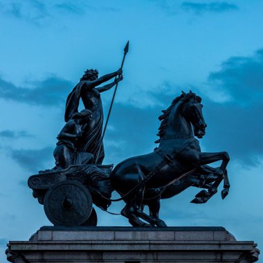 Londra 'daki Westminster Köprüsü' nde Boudiccan İsyanı Heykeli