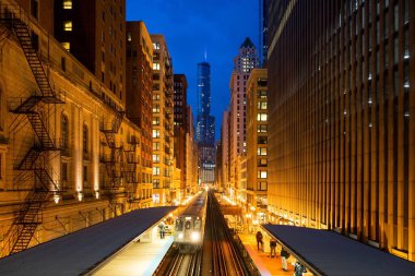 Adams Wabash CTA istasyonu Chicago, ABD.