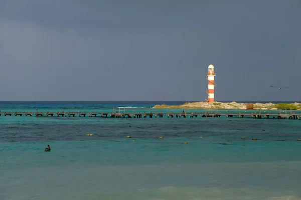 Cancun Deniz Feneri Nin Bir Manzarası Meksika Akşamları Denizle Çevrilidir — Stok fotoğraf