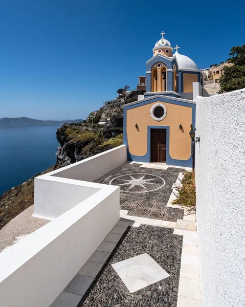 Een Pittoreske Kerk Fira Met Uitzicht Egeïsche Zee Santorini Griekenland — Stockfoto
