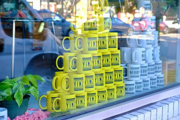 Many Mugs Novelty Shop Pittsburgh Strip District — Stock Photo, Image