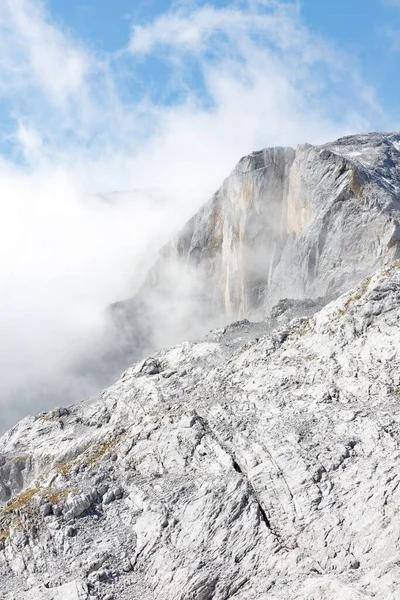 Vertical Shot Beautiful Mountains Winter — Stock fotografie
