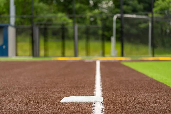 Vista Ensino Médio Campo Softball Relva Sintética Terceira Base Olhando — Fotografia de Stock