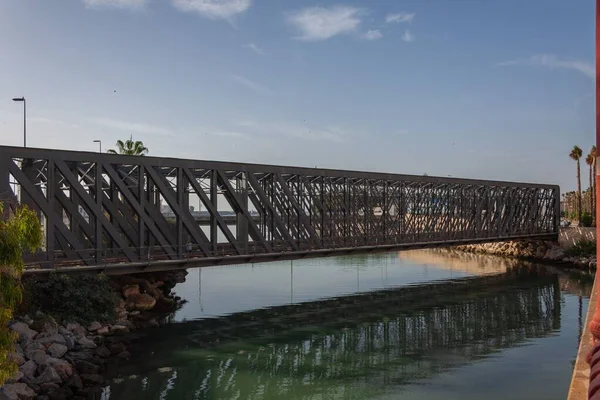 Metalowy Most Nad Rzeką Maladze — Zdjęcie stockowe