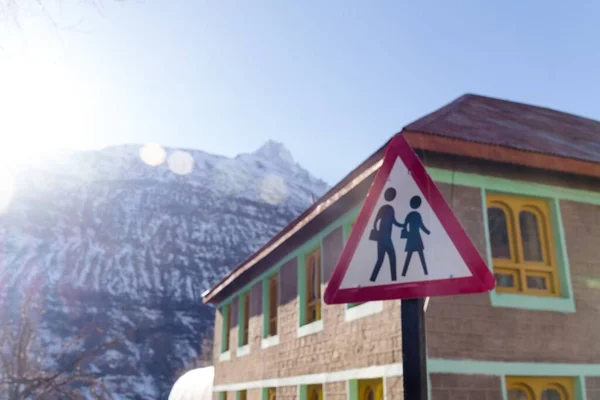 Дорожный Знак Предупреждает Скользкой Дороге Снежного Льда — стоковое фото