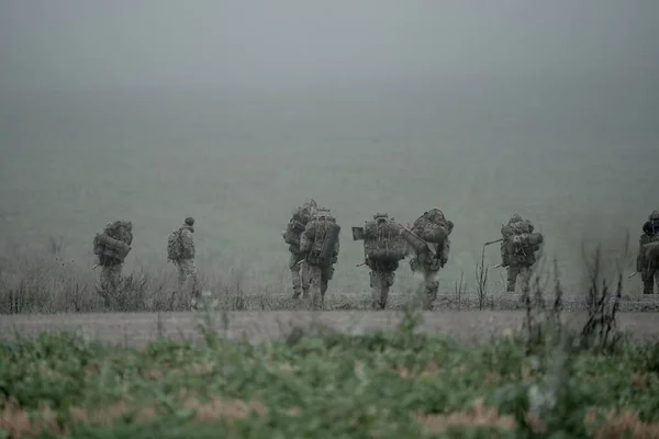 Grupo Soldados Infantería Armados Campo — Foto de Stock