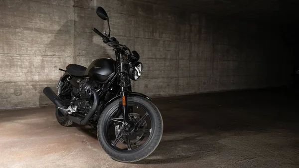 Moto Guzzi Stone Ruvido Negro Estacionado Garaje Ciudad Braunschweig — Foto de Stock