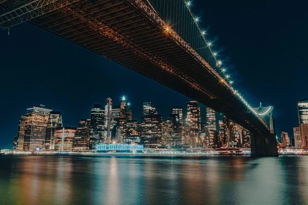 Una Vista Notturna Del Ponte Brooklyn Vicino Alla Città Con — Foto Stock